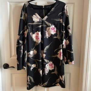 EUC WHBM Floral Bell Sleeve Shift Dress Size 12